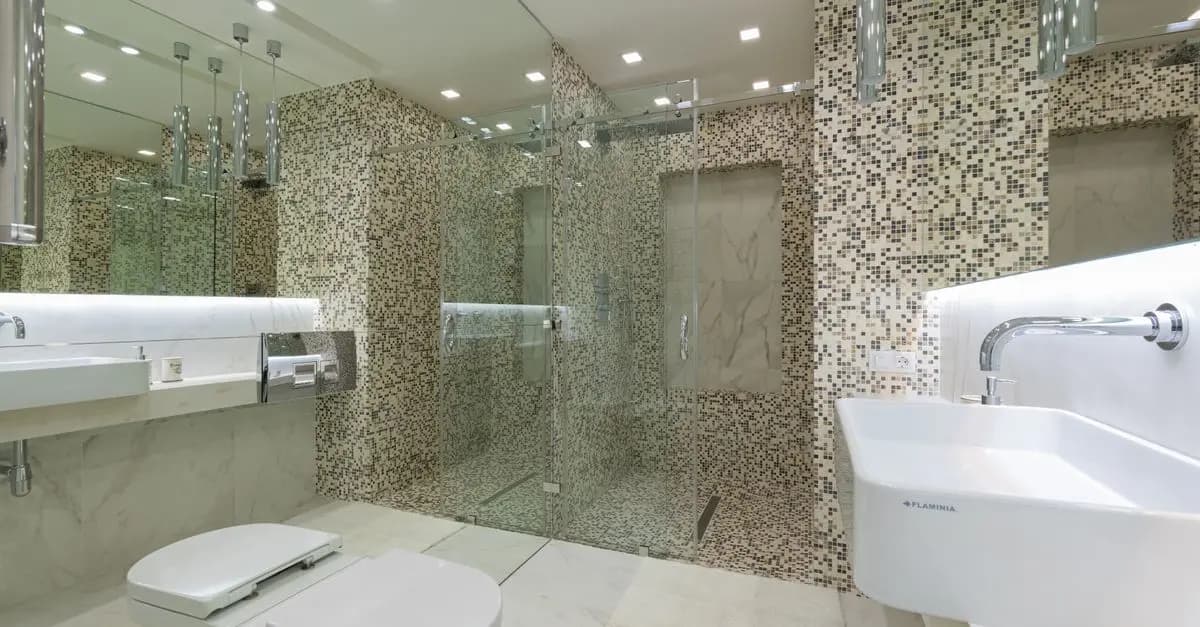 Quand la peinture sur mesure sublime votre salle de bain