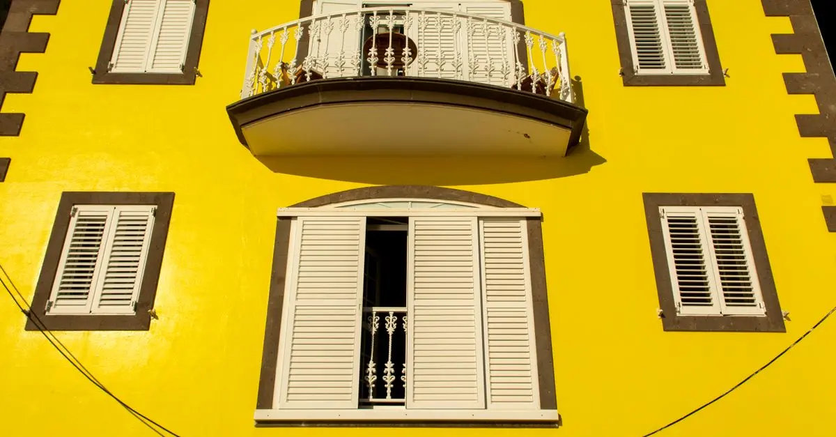 Peinture sur mesure pour extérieurs : Sublimez votre façade