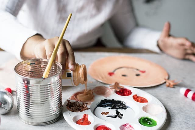Comment choisir la bonne peinture sur mesure pour votre extérieur